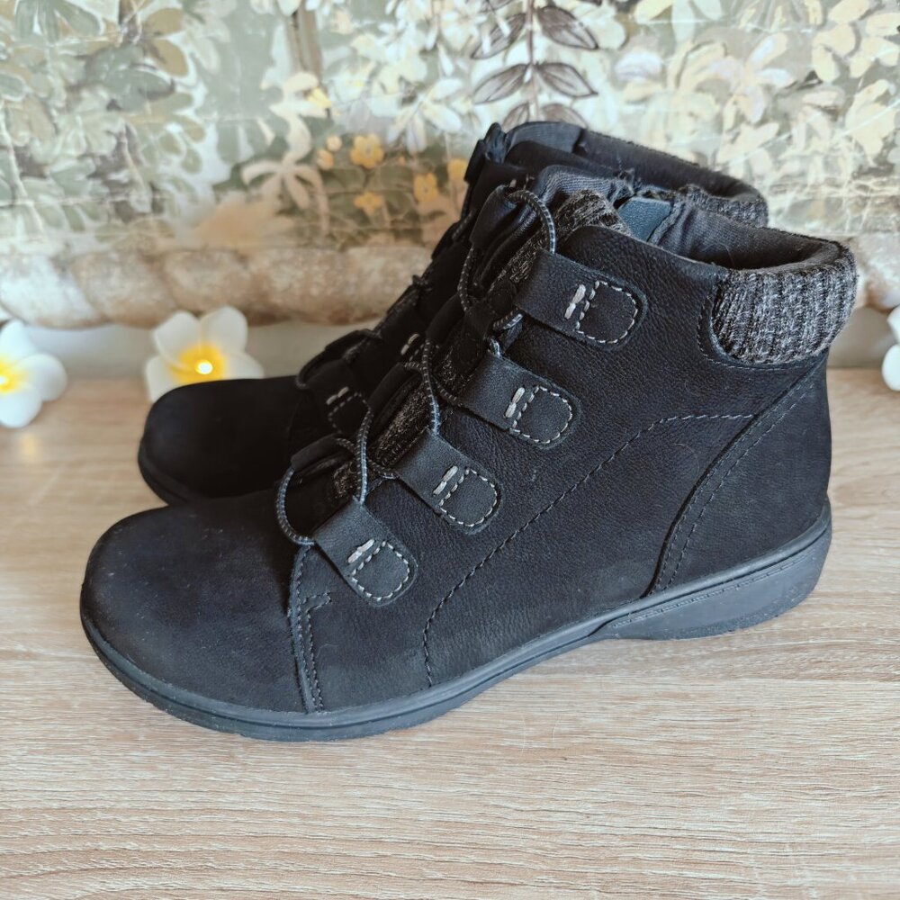 Clarks Carleigh Jade Black Nubuck Leather Knit Comfort Winter Ankle Booties 7.5